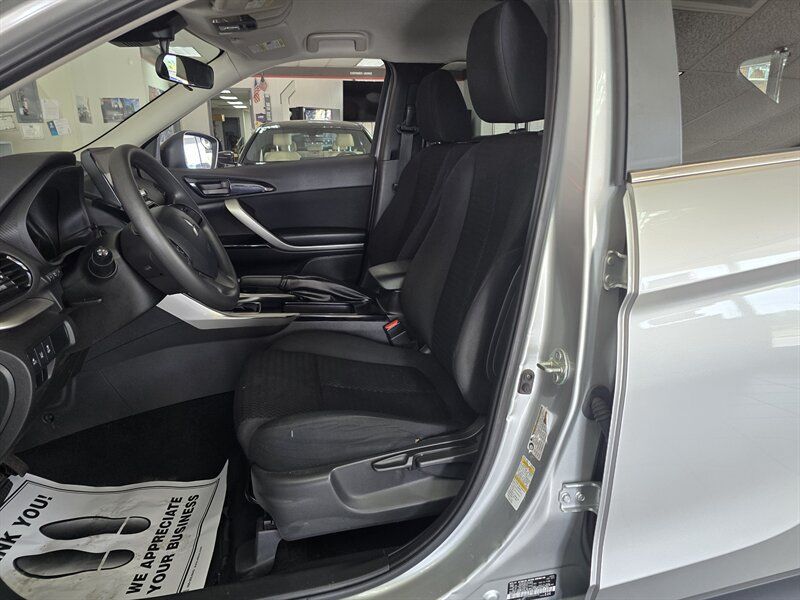 Used 2024 Mitsubishi Eclipse Cross LE AWD/4WD image 9