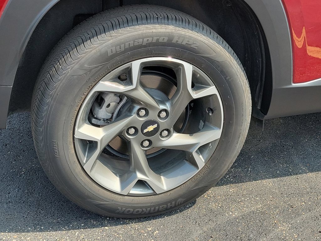 Used 2025 Chevrolet Trax LT w/ Driver Confidence Package FWD image 9