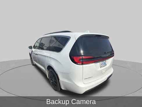 Used 2022 Chrysler Pacifica Touring-L FWD image 7