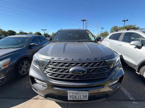 Used 2022 Ford Explorer XLT w/ Equipment Group 202A RWD image 2