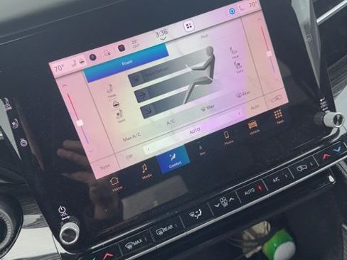 Used 2022 Jeep Wagoneer Series III w/ Premium Group I image 9