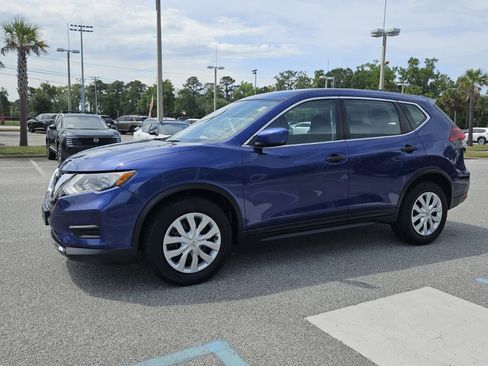 Used 2018 Nissan Rogue S FWD image 2