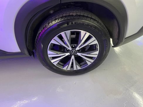 Used 2023 Nissan Rogue SV w/ SV Premium B Package image 9