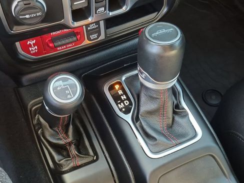 Used 2022 Jeep Gladiator Rubicon AWD/4WD image 8