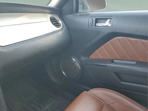 Used 2010 Ford Mustang Convertible RWD image 18