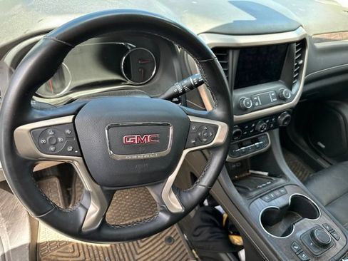 Used 2023 GMC Acadia Denali w/ Denali Technology Package FWD image 3