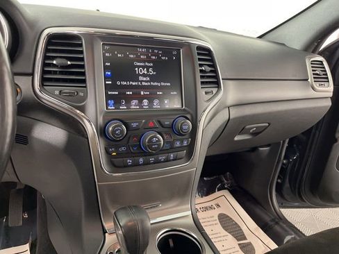 Used 2017 Jeep Grand Cherokee Altitude AWD/4WD image 25