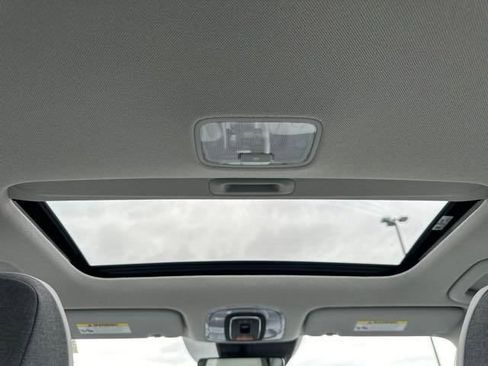 New 2025 Hyundai Elantra Limited FWD image 19