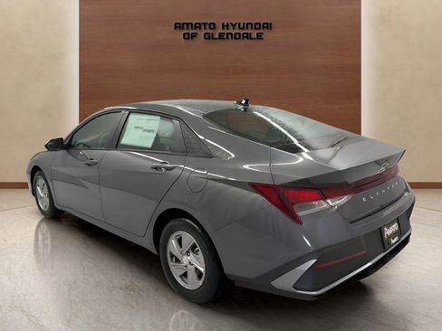 New 2026 Hyundai Elantra SE FWD image 3