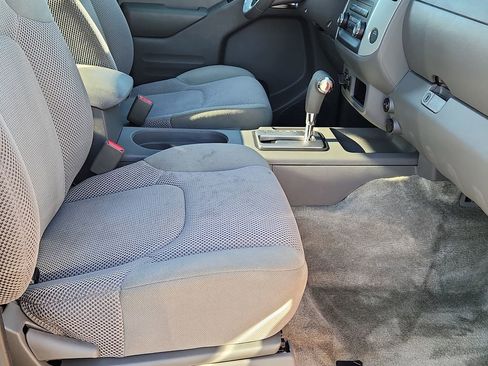 Used 2018 Nissan Frontier SV image 12