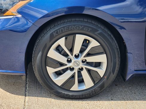Used 2024 Nissan Altima 2.5 S FWD image 11