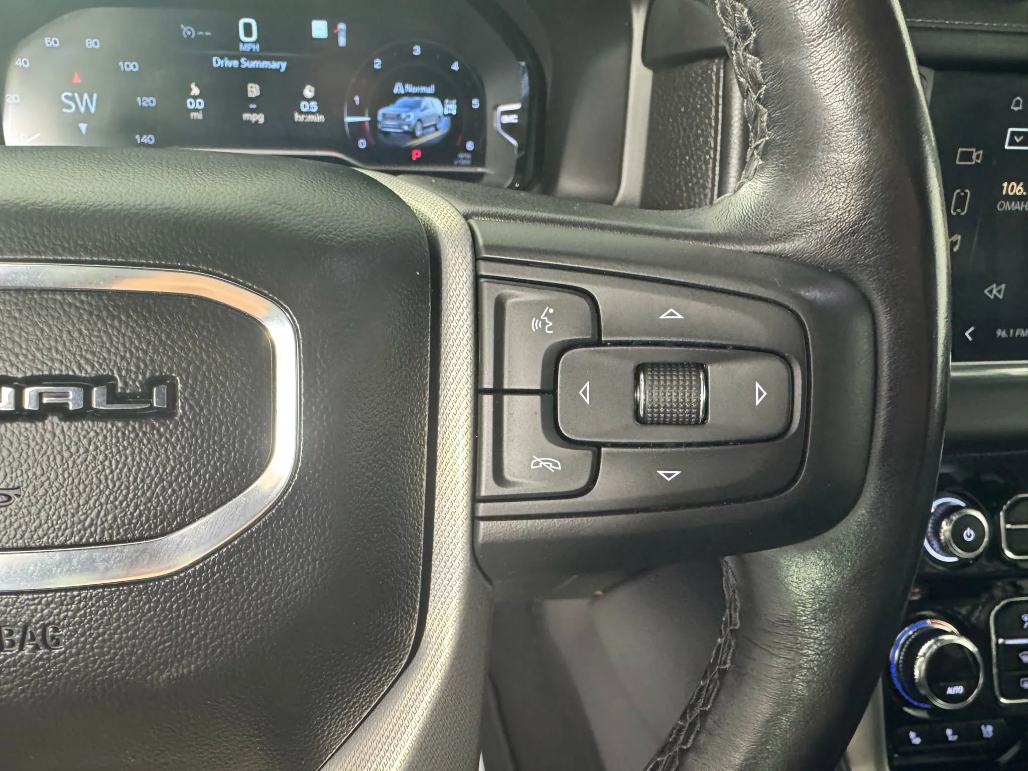 Used 2022 GMC Yukon Denali w/ Advanced Technology Package AWD/4WD image 21