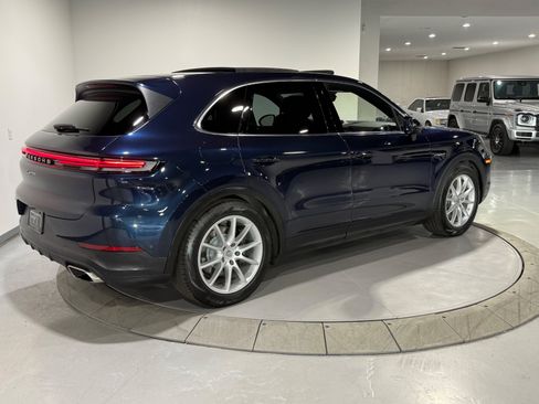 Used 2024 Porsche Cayenne AWD/4WD image 11