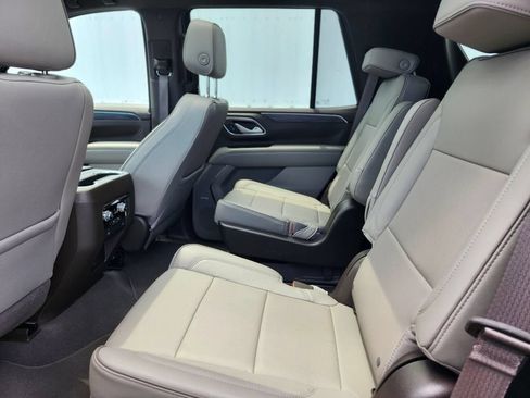 Used 2023 GMC Yukon SLT AWD/4WD image 14