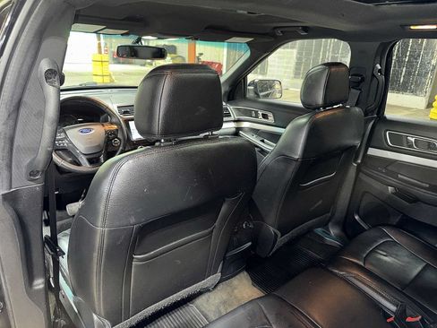 Used 2016 Ford Explorer XLT w/ Equipment Group 202A AWD/4WD image 28