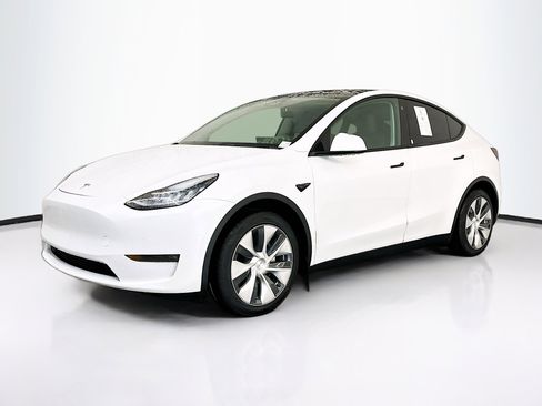 Used 2023 Tesla Model Y Long Range AWD/4WD image 3