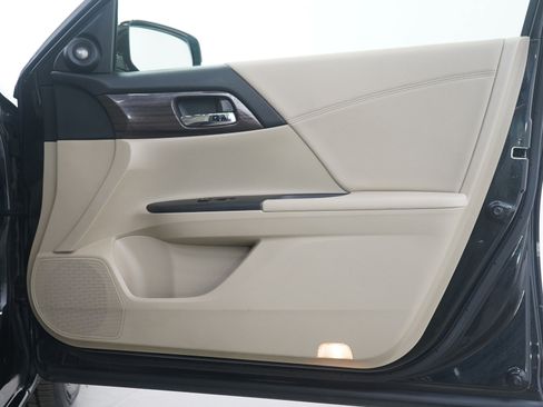 Used 2017 Honda Accord EX-L image 9