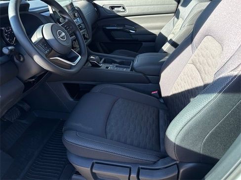 Certified 2025 Nissan Pathfinder S image 18