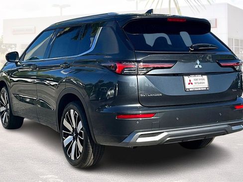 New 2025 Mitsubishi Outlander SEL image 3