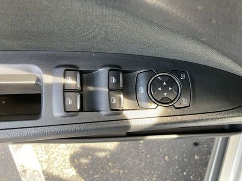 Used 2020 Ford Fusion SE FWD image 12