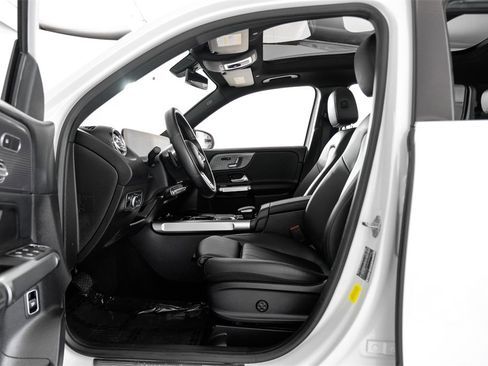 Used 2020 Mercedes-Benz GLB 250 w/ Premium Package image 4