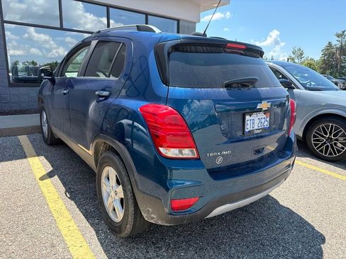 Used 2020 Chevrolet Trax LT w/ Sun & Sound Package AWD/4WD image 3
