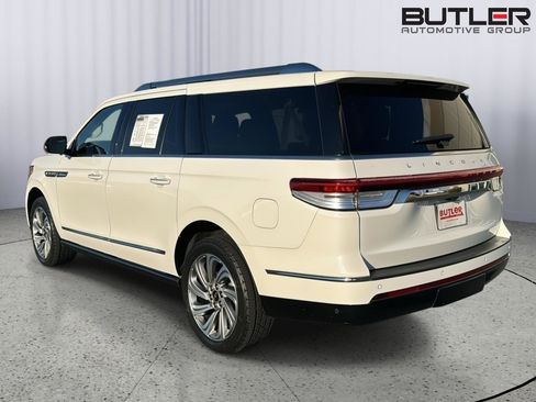 Used 2022 Lincoln Navigator L Reserve image 3