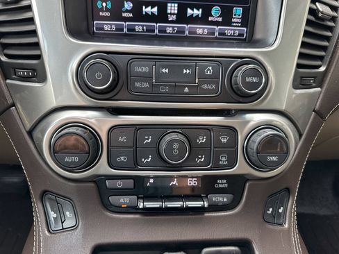 Used 2018 Chevrolet Suburban LT AWD/4WD image 31