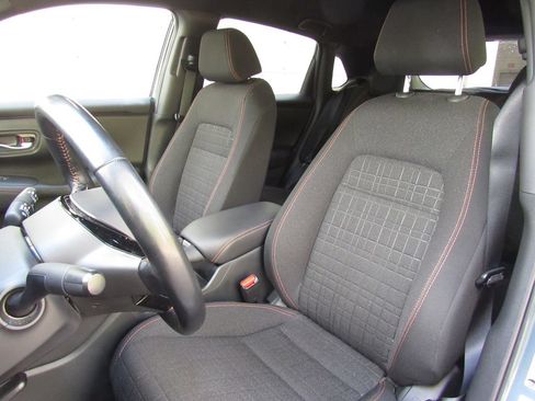 Used 2025 Honda HR-V Sport image 12