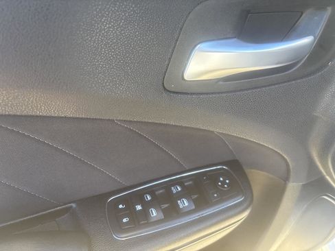 Used 2019 Dodge Charger SXT w/ Blacktop Package image 10