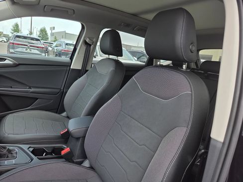 New 2026 Volkswagen Taos SE FWD image 10