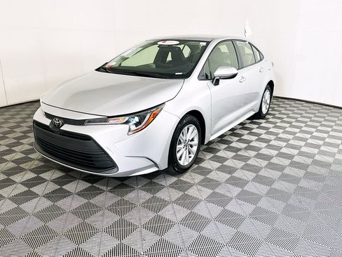 Used 2023 Toyota Corolla LE w/ LE Convenience Package FWD image 7