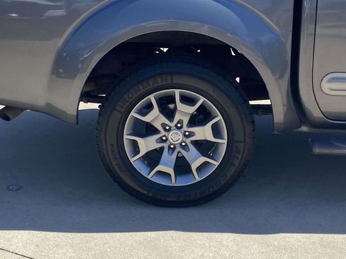 Used 2019 Nissan Frontier SL RWD image 11