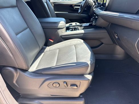 Used 2025 Chevrolet Tahoe LT AWD/4WD image 13