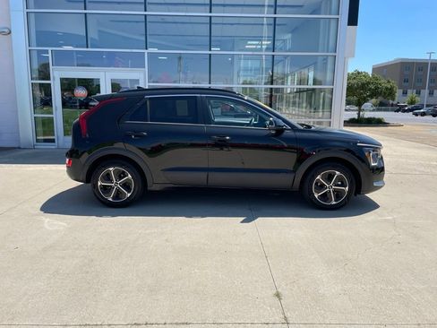 Used 2023 Kia Niro EX FWD image 4