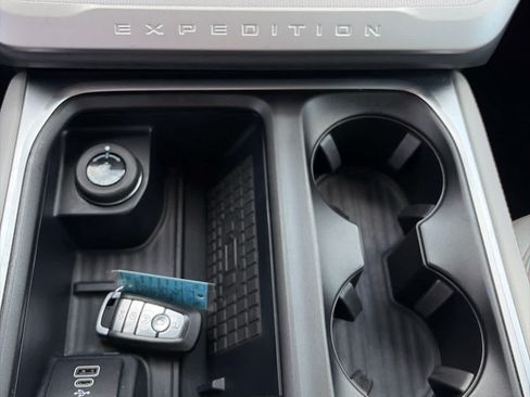 Certified 2025 Ford Expedition Active AWD/4WD image 25