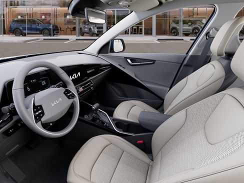 New 2025 Kia Niro EX image 17
