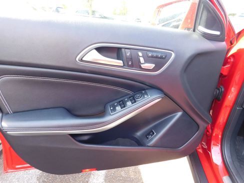 Used 2019 Mercedes-Benz GLA 250 4MATIC image 14