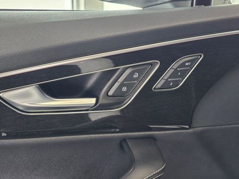 Used 2025 Audi Q7 3.0T Premium Plus image 21