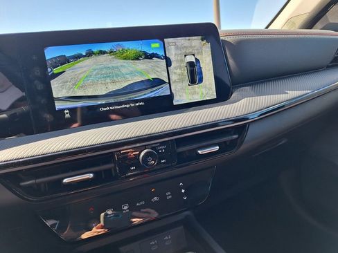 Used 2025 Nissan Kicks SR FWD image 15