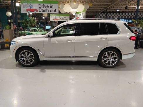 Used 2021 BMW X7 xDrive40i w/ Executive Package AWD/4WD image 12