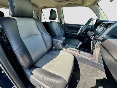 Used 2020 Toyota 4Runner SR5 Premium w/ Moonroof Package RWD image 35