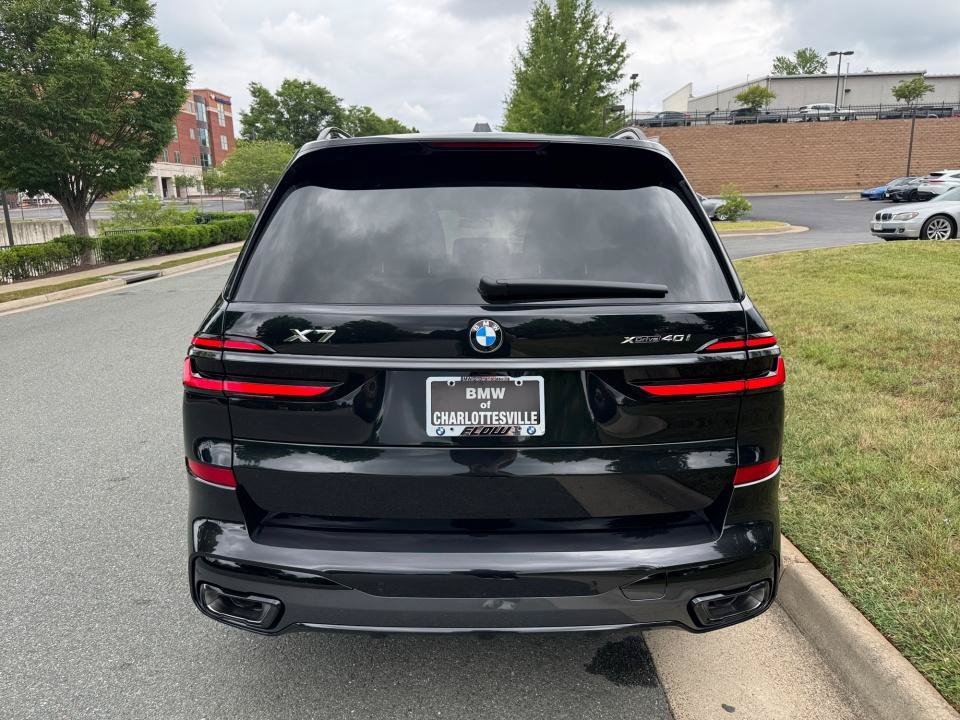 New 2027 BMW X7 xDrive40i w/ M Sport Package AWD/4WD image 14