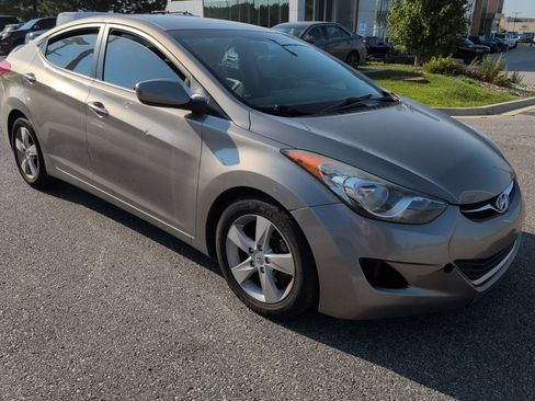 Used 2013 Hyundai Elantra GLS w/ Preferred Pkg FWD image 2