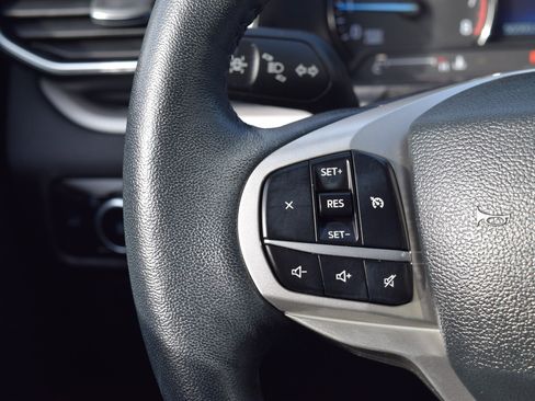 Used 2023 Ford Explorer XLT w/ Equipment Group 202A image 10