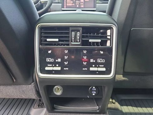 Used 2020 Porsche Cayenne AWD/4WD image 45