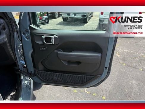 Used 2026 Jeep Wrangler Unlimited Rubicon AWD/4WD image 25