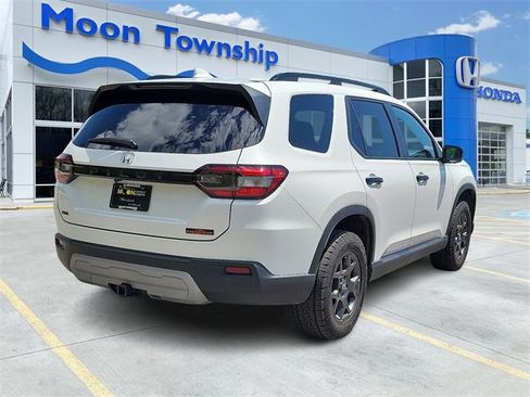 New 2025 Honda Pilot TrailSport image 4