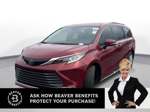 Used 2023 Toyota Sienna Limited image 1