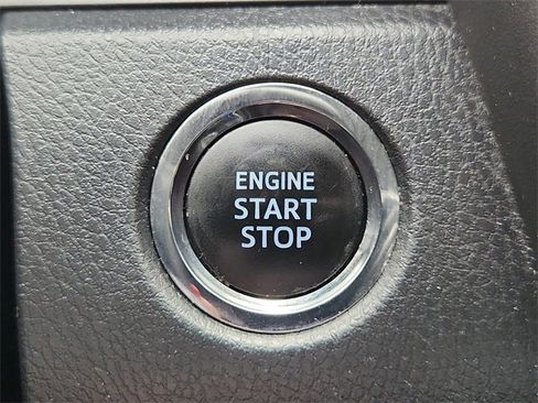 Used 2019 Toyota Camry SE w/ Convenience Package image 16